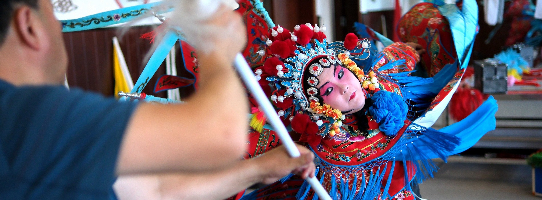 Nantong students devote summer holidays to studying Peking Opera